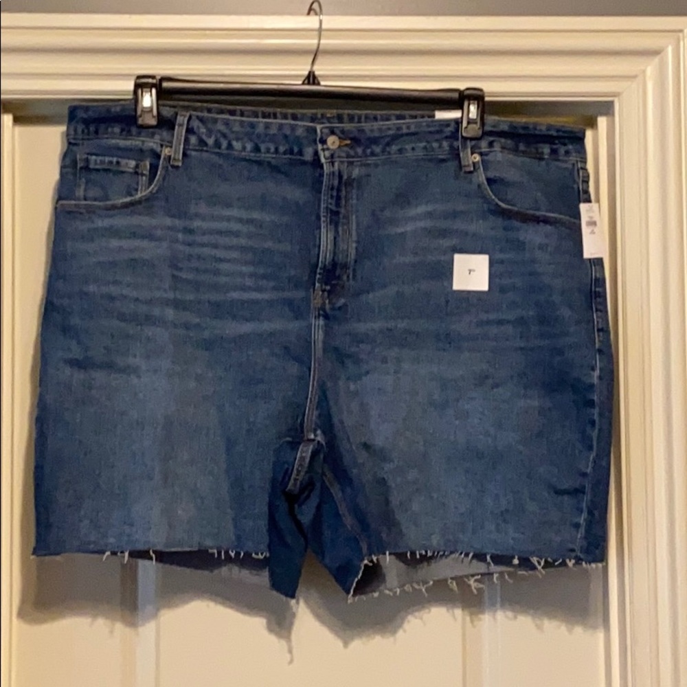 Old Navy 7’’ denim’s shorts. Size 26